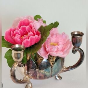 Vintage: Holder Lotus Flower Bow.  Footed Hong Kong 4.75".